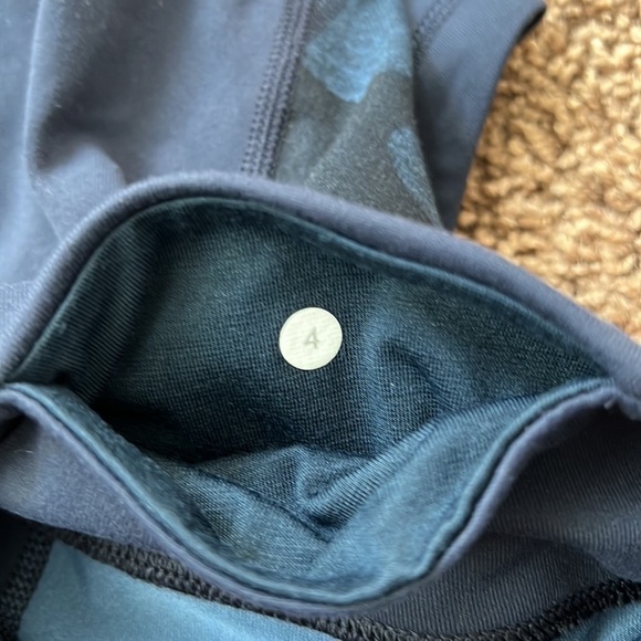 Lululemon Wunder Under Crop Full-On Luon Size 4 in Camo Blue - Picture 8 of 12